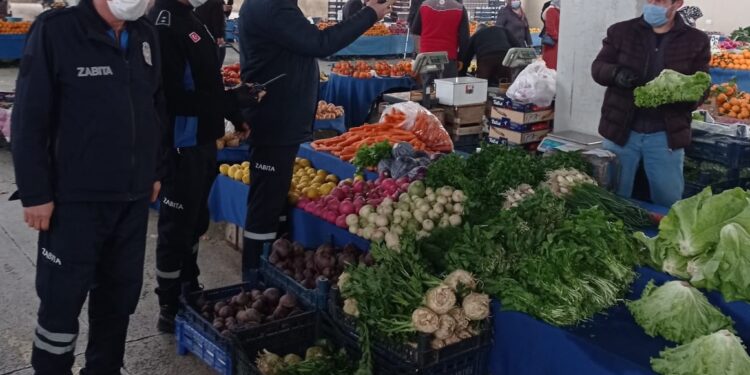 Zabıta Ekiplerinden Maske – Mesafe Denetimi Aralıksız Devam Ediyor.