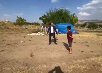 Galatasaraylı Çocuk ile Milletvekili Arasında Gülümseten Diyalog.