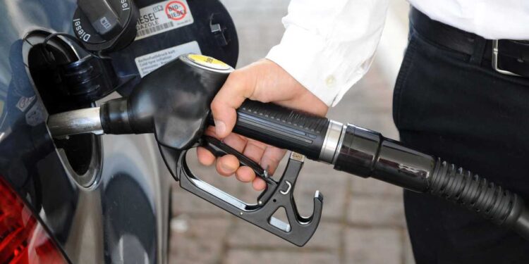 Benzin ve motorine indirim geliyor.