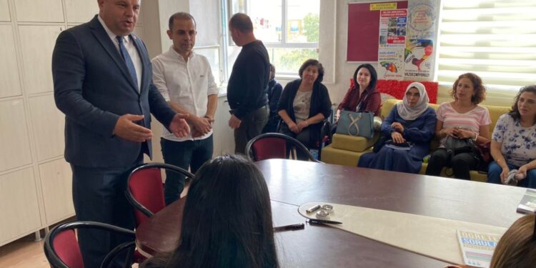 Öztürk Gönüllere Taht Kuruyor.