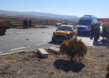 Traktörle Otomobil Çarpıştı.