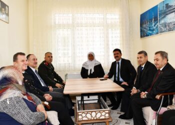 Vali Bülent Tekbıyıkoğlu, Şehit Ailelerini Ziyaret Etti