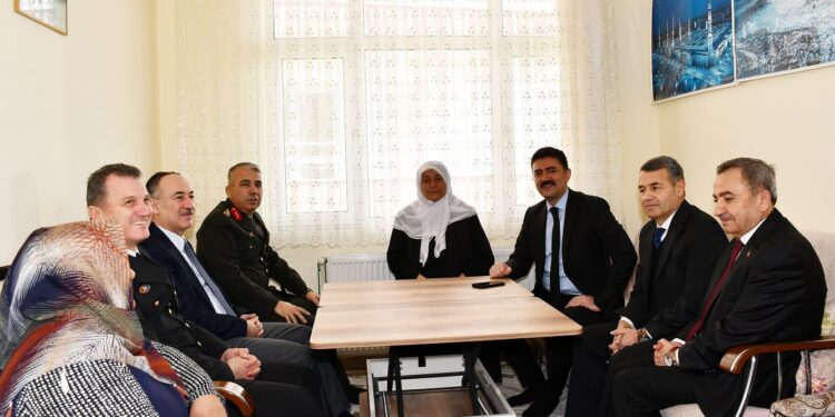 Vali Bülent Tekbıyıkoğlu, Şehit Ailelerini Ziyaret Etti