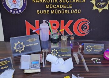 Uyuşturucu Tacireleri Yakalandı