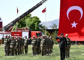 Yemin edip selam durdular