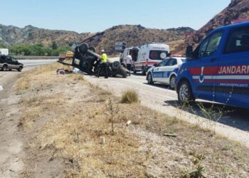 Seyir halindeki otomobil kontrolden çıkarak takla attı
