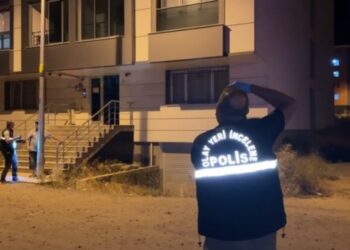 Balkondan düşen minik çocuk yaşam mücadelesi veriyor