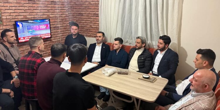 AK Parti Kırıkkale Milletvekili Mustafa Kaplan, Öğrenci Evinde Sahurda Gençlerle Bir Araya Geldi