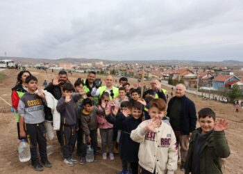 Kırıkkale Belediye Başkanı Ahmet Önal, Öğrencilerle Fidan Dikti